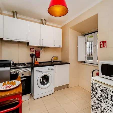 Whome Experience Like A Local In Alfama Лиссабон