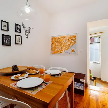 Whome Experience Like A Local In Alfama Лиссабон